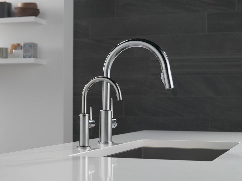 Delta Faucet Arctic Stainless Single Handle Pull Down Kitchen Faucet 
