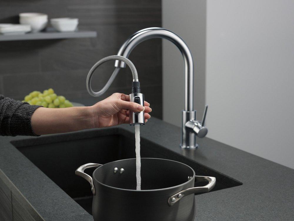 Delta Faucet Arctic Stainless Single Handle Pull Down Kitchen Faucet 