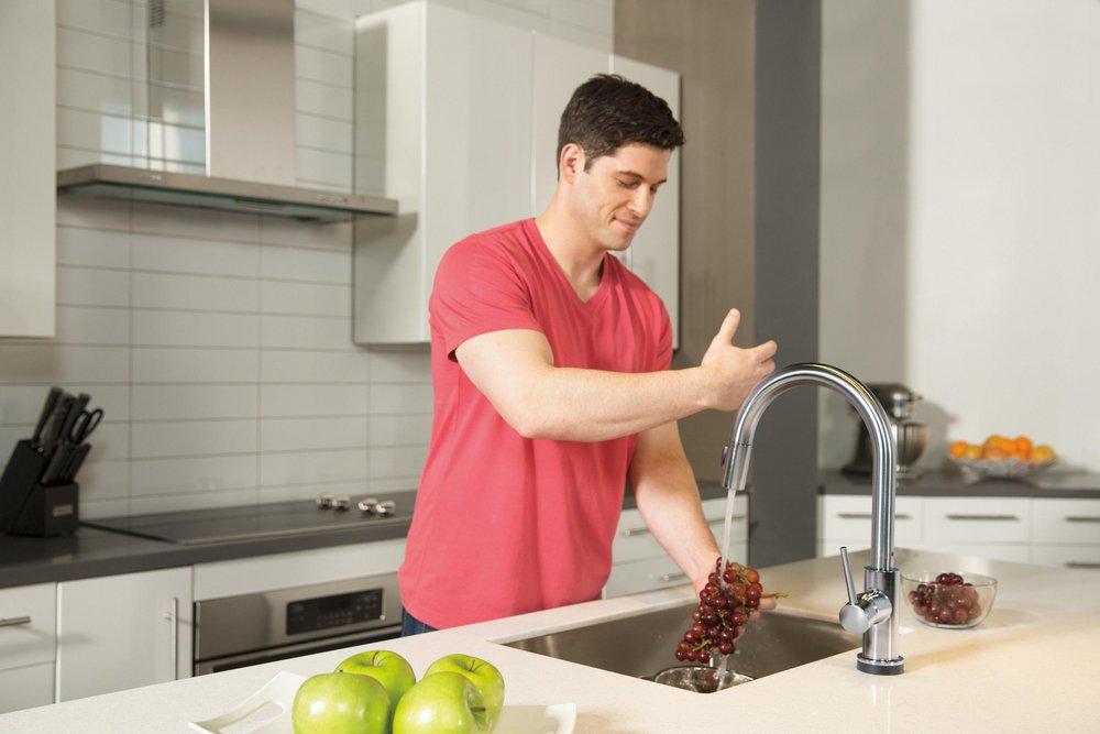 Delta Faucet Arctic Stainless Single Handle Pull Down Touch Activated Kitchen Faucet 