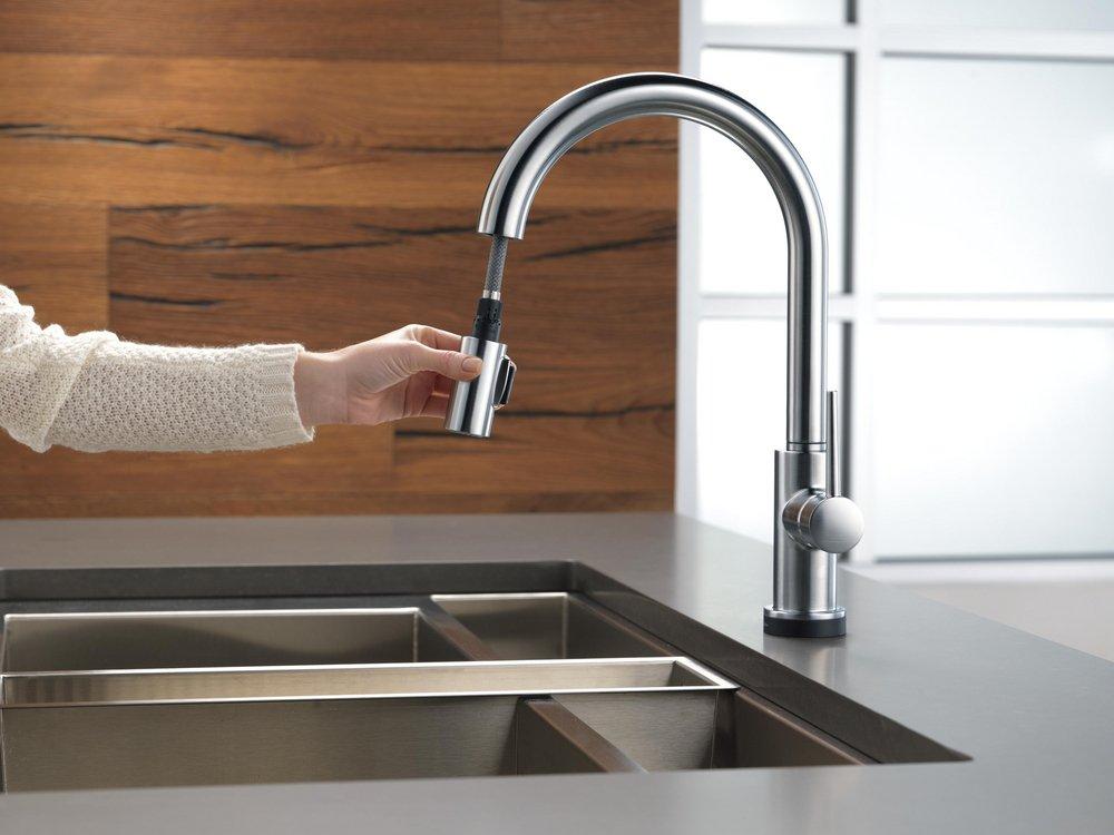 Delta Faucet Arctic Stainless Single Handle Pull Down Touch Activated Kitchen Faucet 