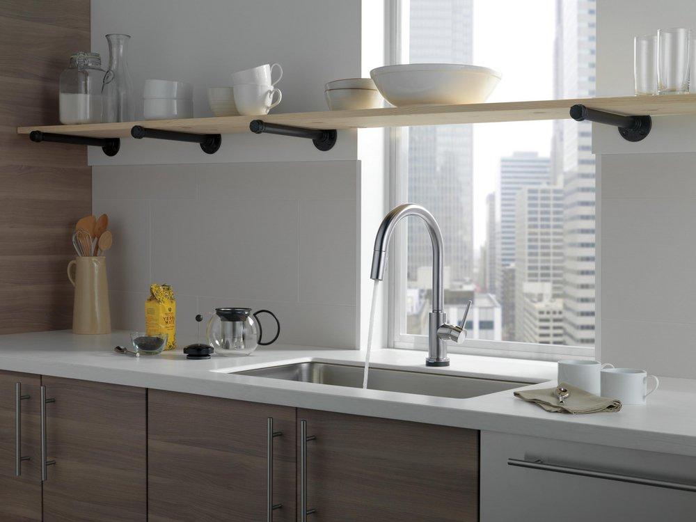 Delta Faucet Arctic Stainless Single Handle Pull Down Touch Activated Kitchen Faucet 