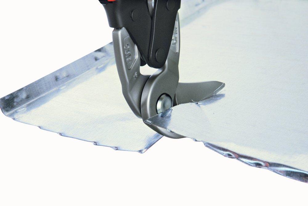 Milwaukee&reg; 24 ga Cold Rolled Steel, 28 ga Stainless Steel Snip 