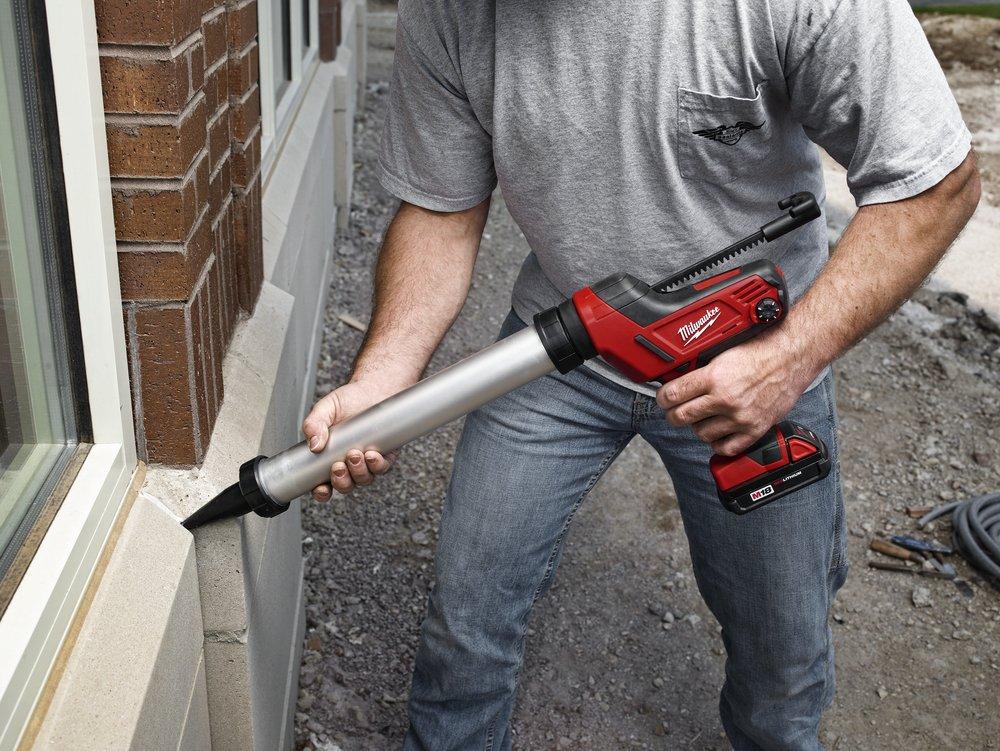 Milwaukee&reg; Red Cordless Caulk Adhesive Gun Kit 