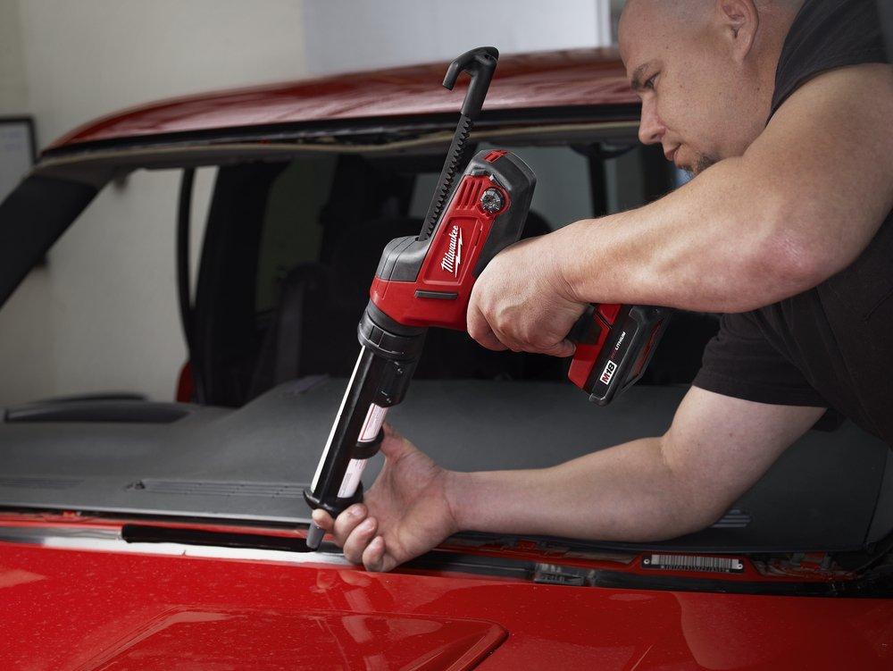 Milwaukee&reg; Red Cordless Caulk Adhesive Gun Kit 