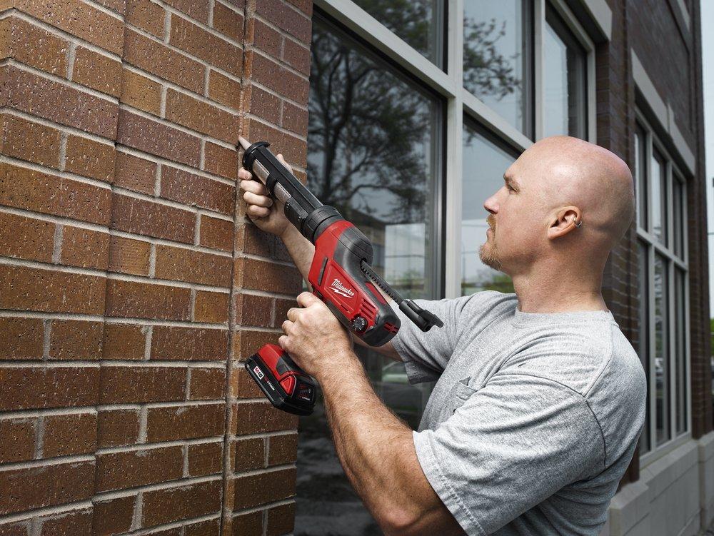 Milwaukee&reg; Red Cordless Caulk Adhesive Gun Kit 