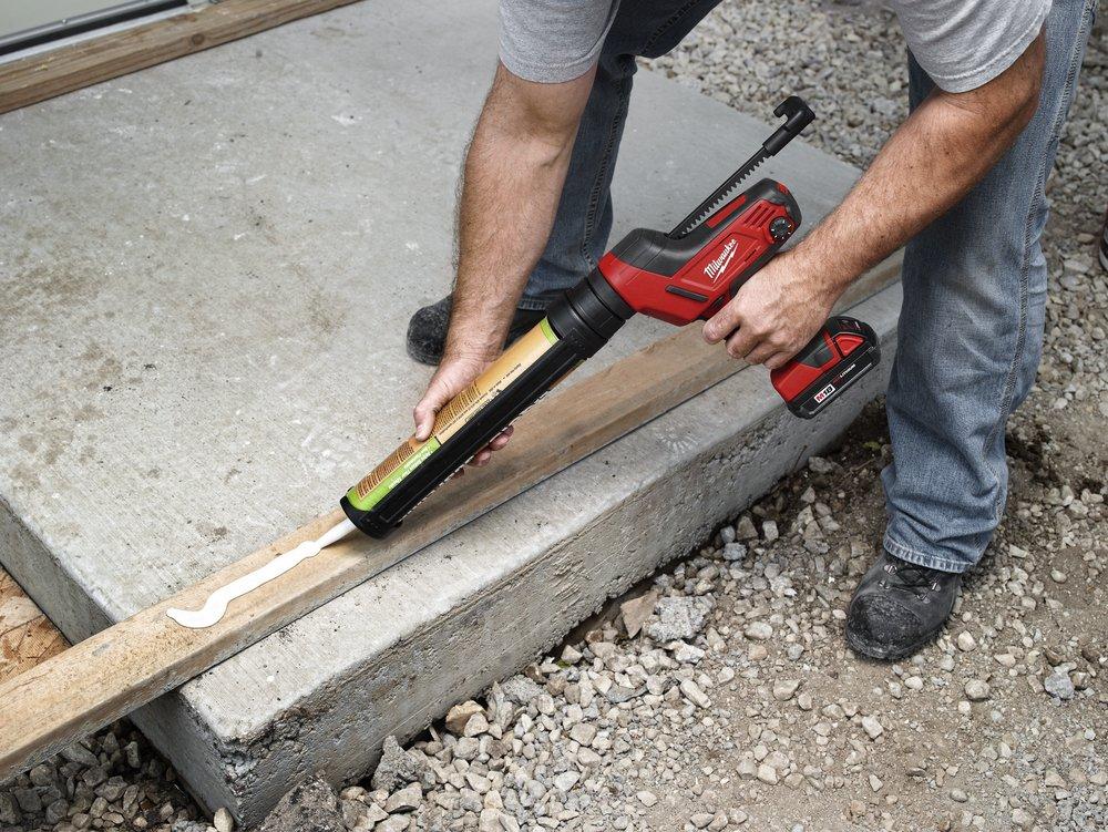 Milwaukee&reg; Red Cordless Caulk Adhesive Gun Kit 