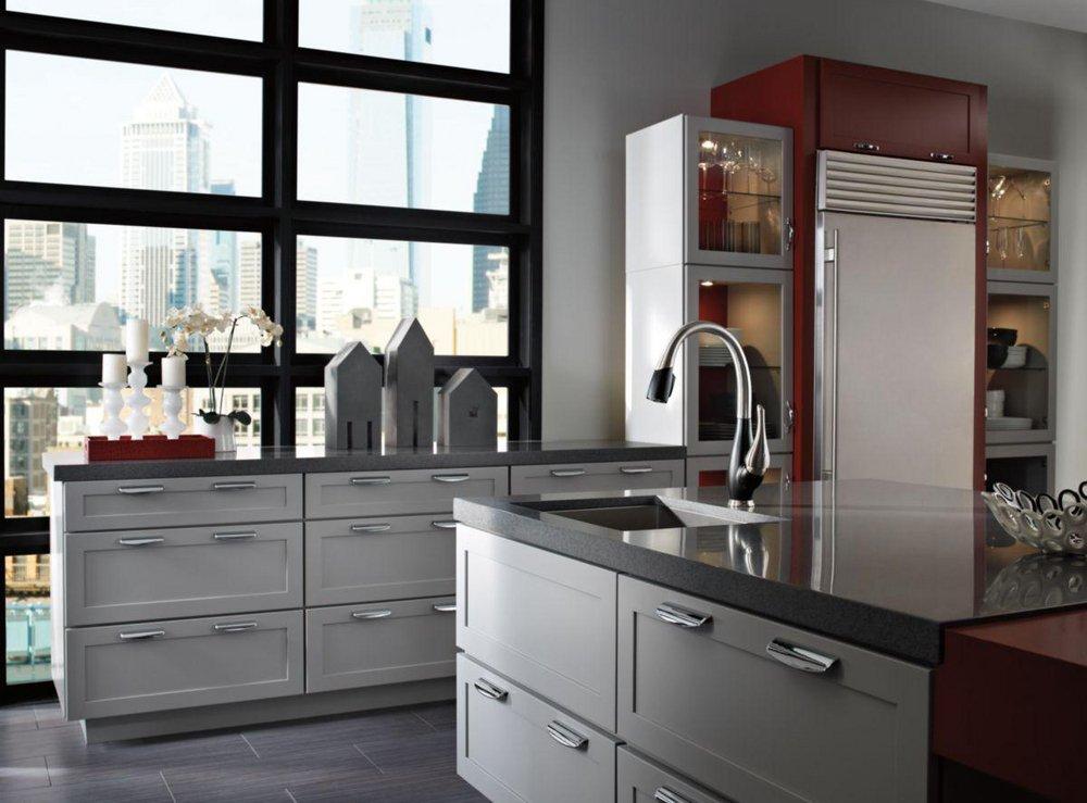 Delta Faucet Brilliance Stainless/White Single Handle Pull Down Kitchen Faucet 