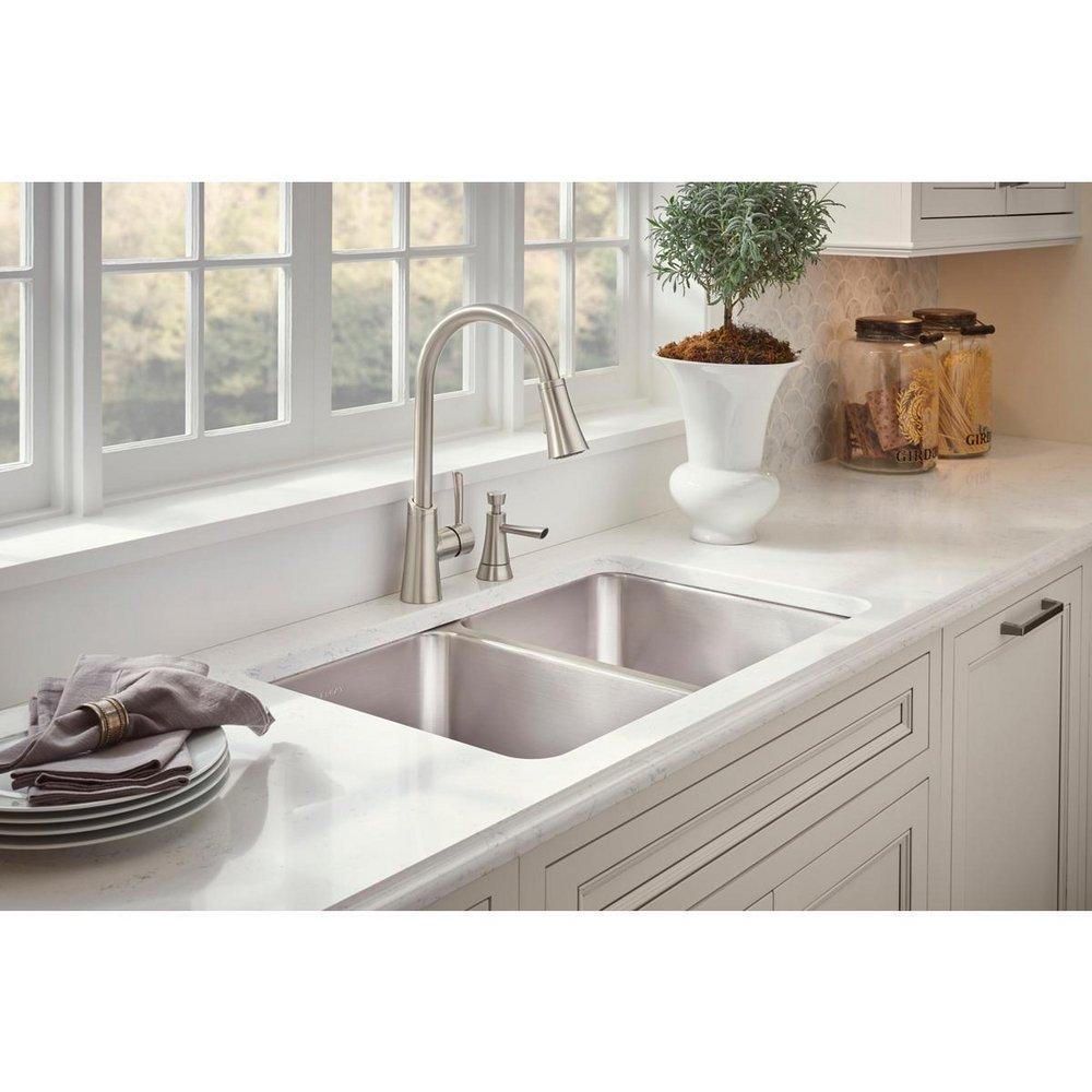 Elkay Lustrous Satin 30-3/4 x 18-1/2 in. No Hole Stainless Steel Double Bowl Undermount Kitchen Sink 