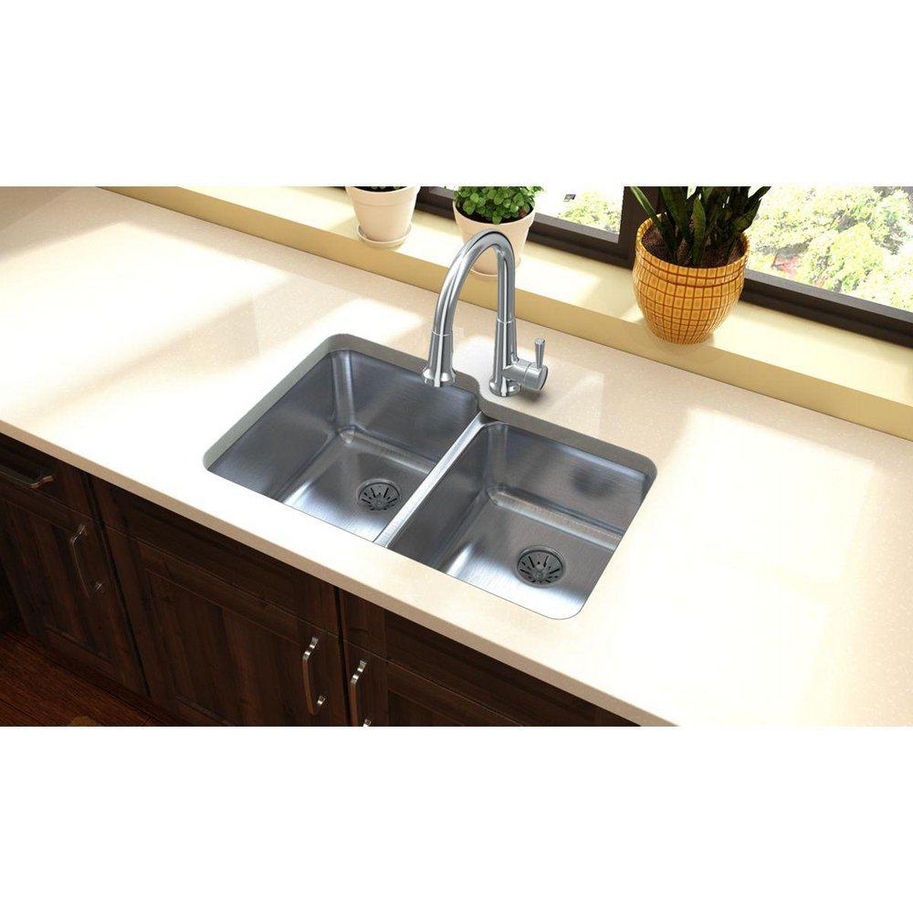 Elkay Lustrous Satin 31-1/4 x 20-1/2 in. No Hole Stainless Steel Double Bowl Undermount Kitchen Sink 