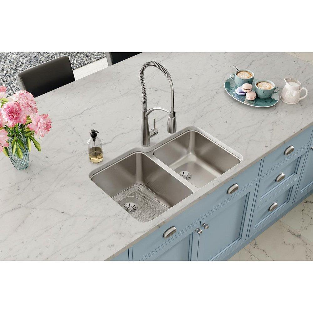 Elkay Lustrous Satin 31-1/4 x 20-1/2 in. No Hole Stainless Steel Double Bowl Undermount Kitchen Sink 