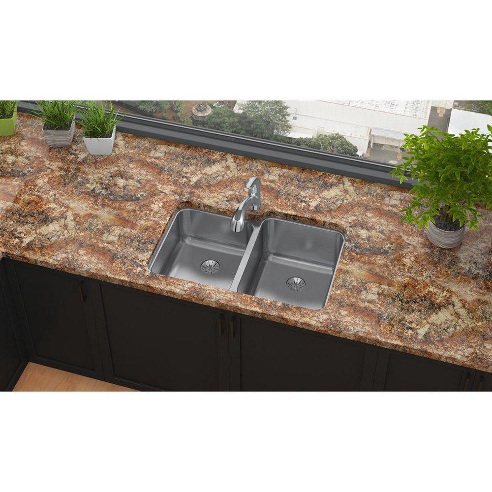 Elkay Lustertone 31-1/4 x 20-1/2 in. No Hole Stainless Steel Double Bowl Undermount Kitchen Sink 