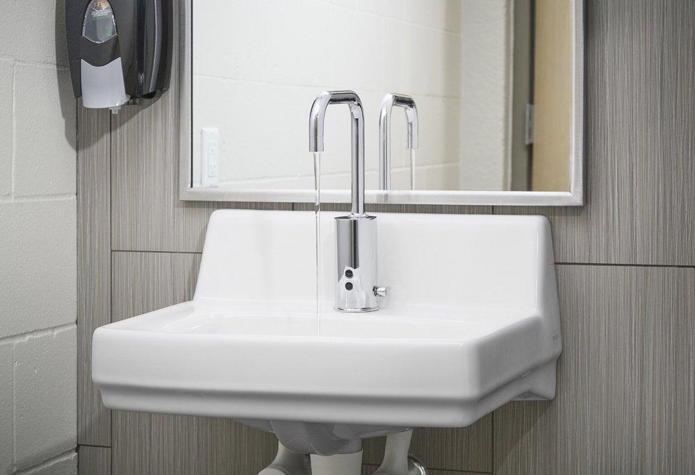 KOHLER White Wall Mount Basin 