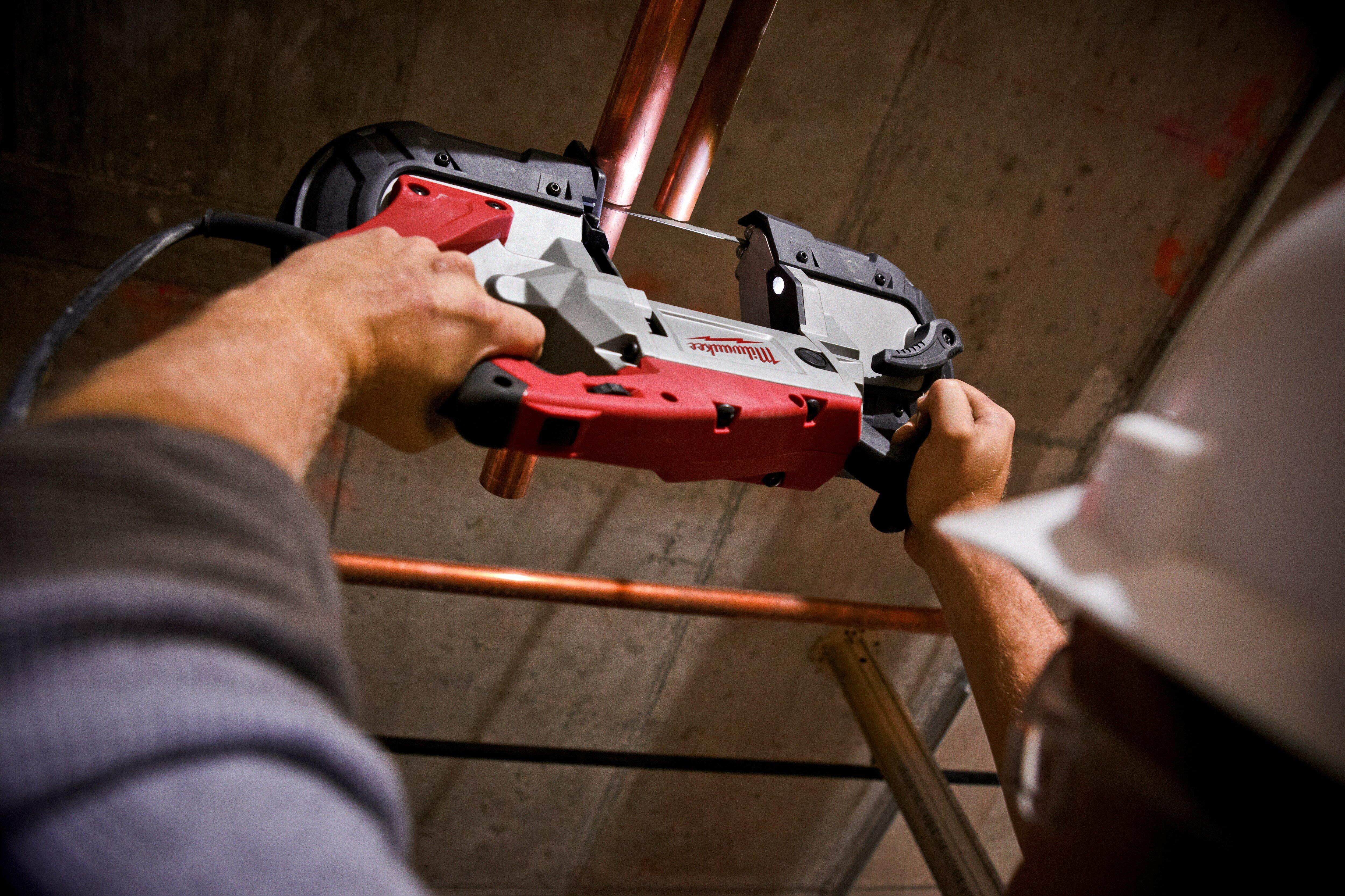 Milwaukee&reg; Red Deep Cut Variable Speed Band Saw Kit 