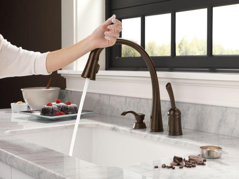 Delta Faucet Champagne Bronze 2-7/8 in. 13 oz. Kitchen Soap Dispenser 