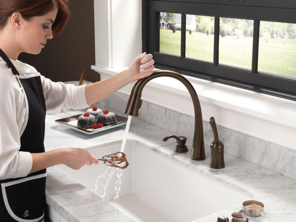 Delta Faucet Champagne Bronze 2-7/8 in. 13 oz. Kitchen Soap Dispenser 