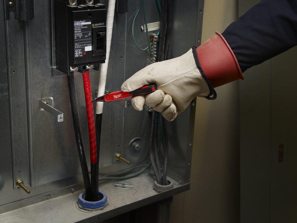 Milwaukee&reg; Red Voltage Detector 