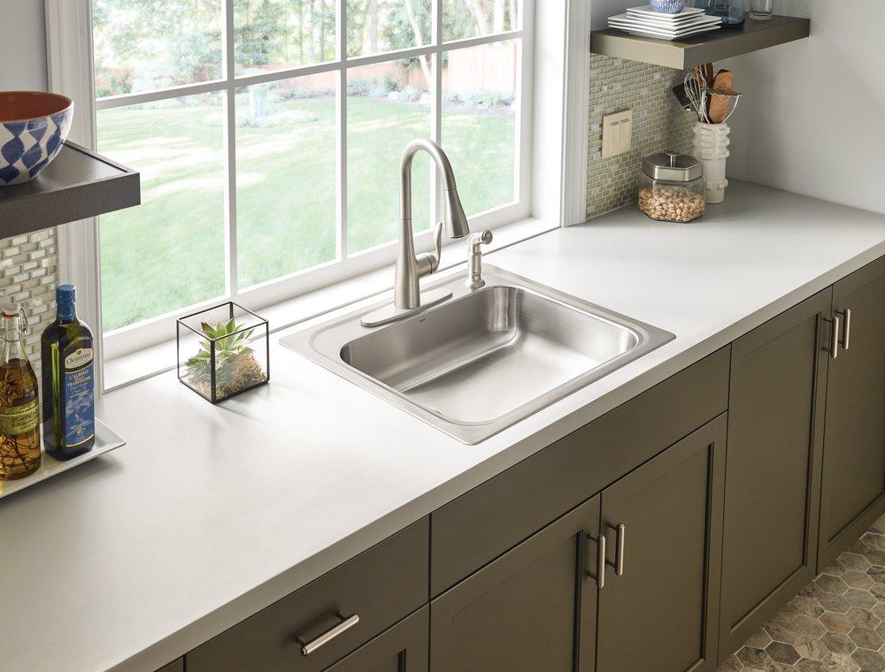 Moen Spot Resist Stainless Single Handle Kitchen Faucet with Side Spray 