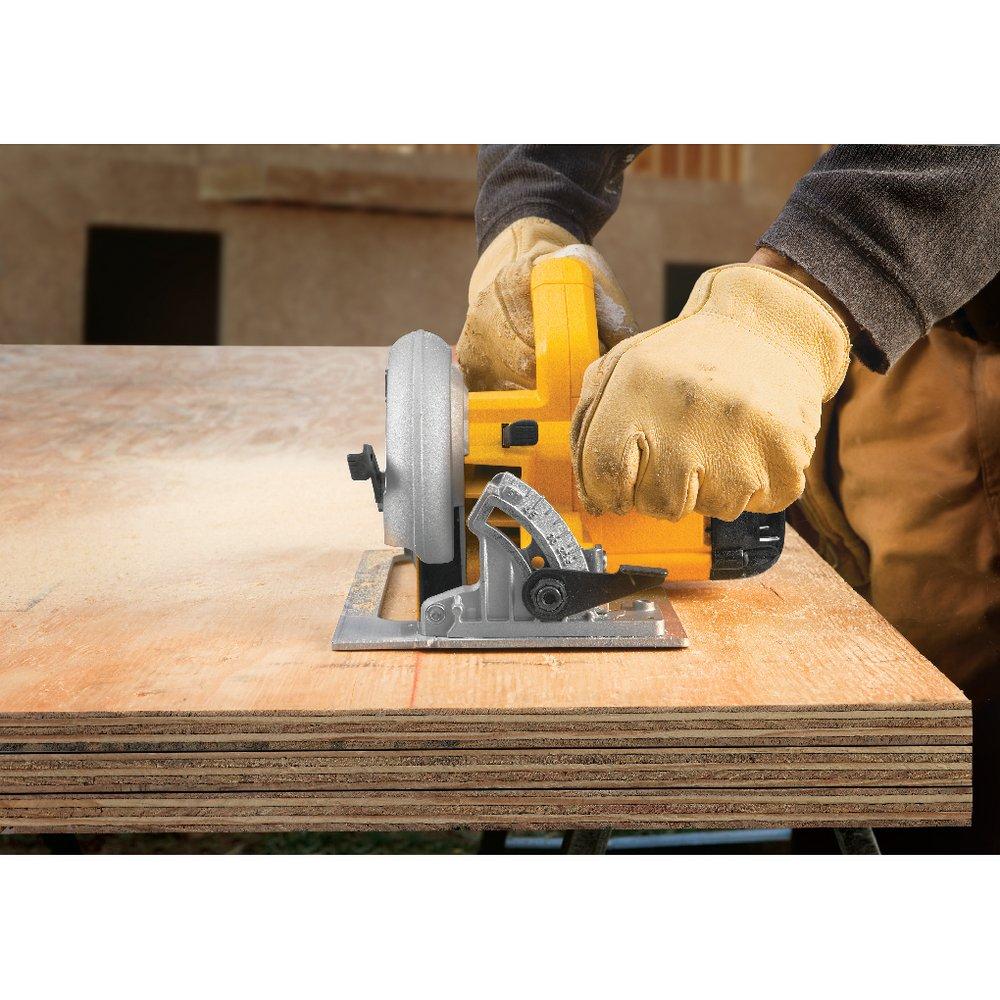 DEWALT Black Lightweight Circular Saw 
