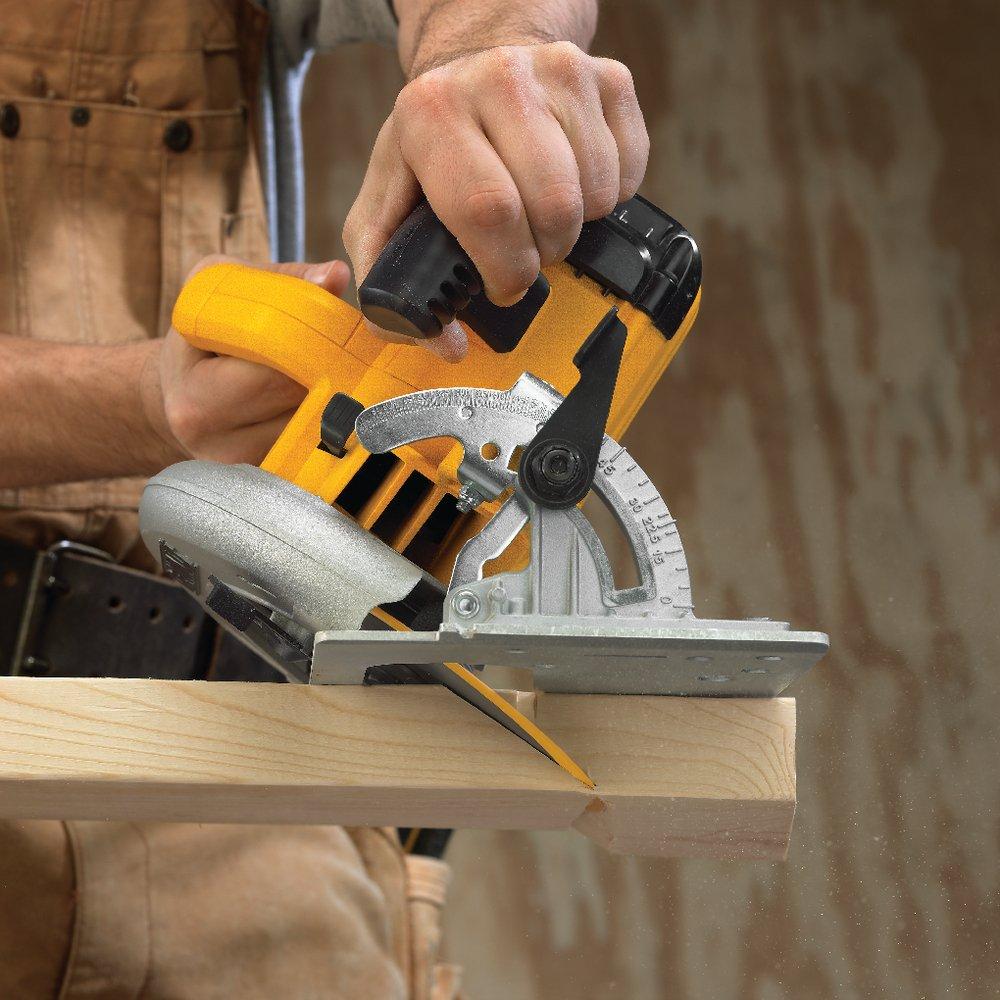 DEWALT Black Lightweight Circular Saw 