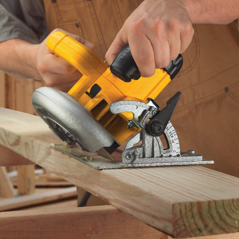 DEWALT Black Lightweight Circular Saw 
