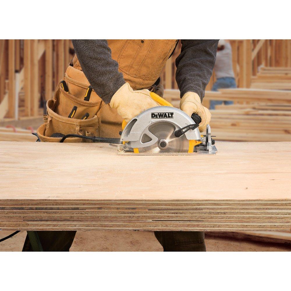 DEWALT Black Lightweight Circular Saw 