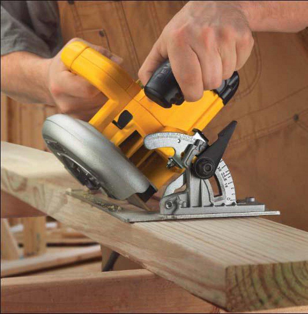 DEWALT Black Lightweight Circular Saw 