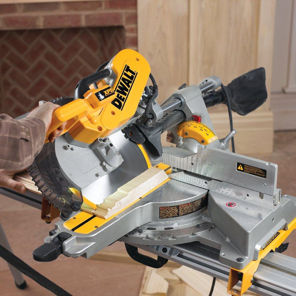 DEWALT 12 in. Sliding Compound Miter Saw 