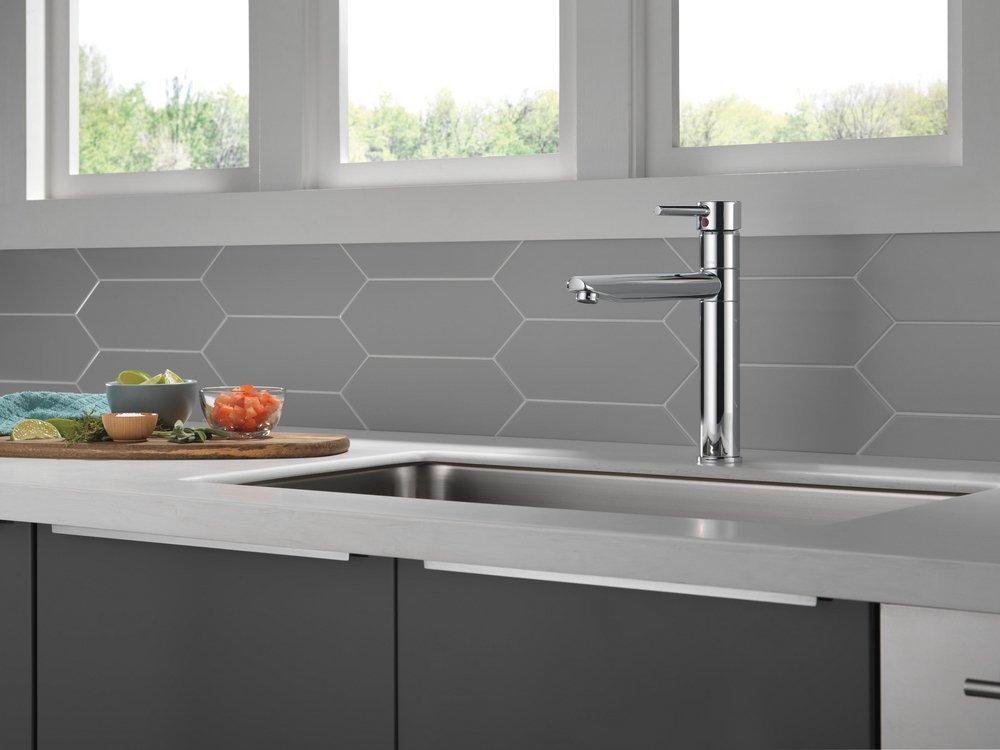 Delta Faucet Chrome Single Handle Kitchen Faucet 