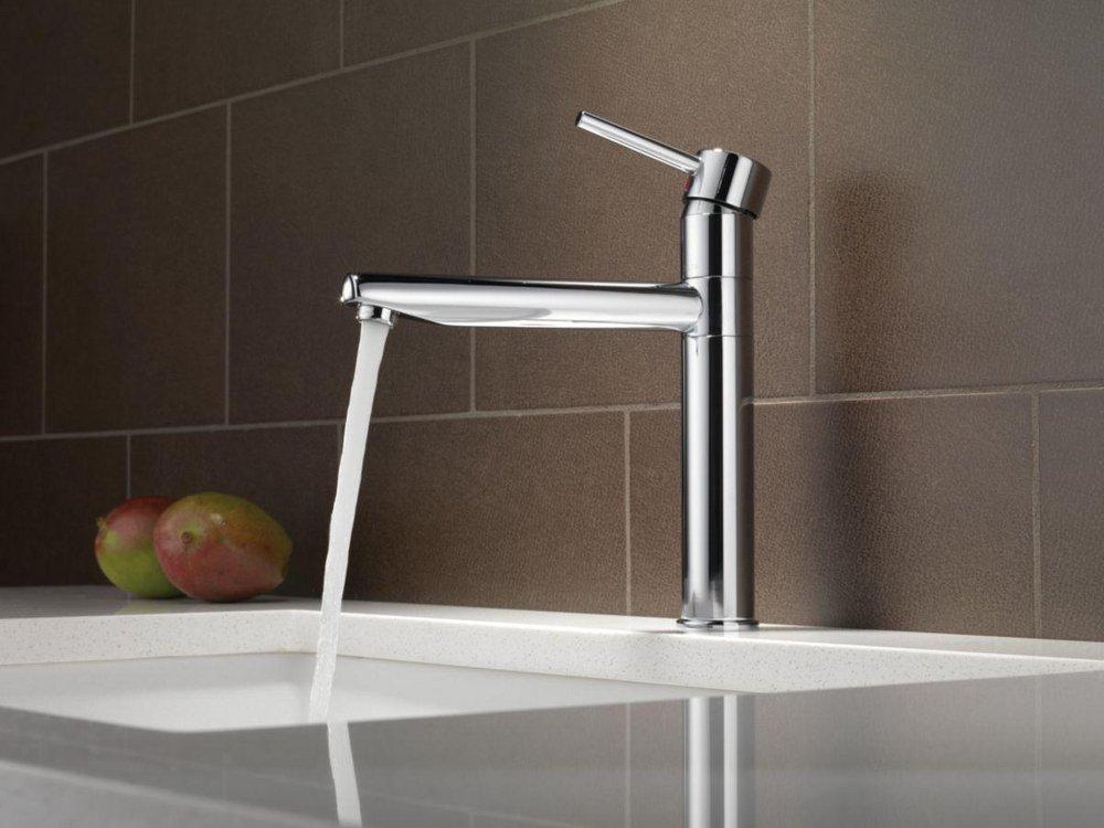 Delta Faucet Chrome Single Handle Kitchen Faucet 