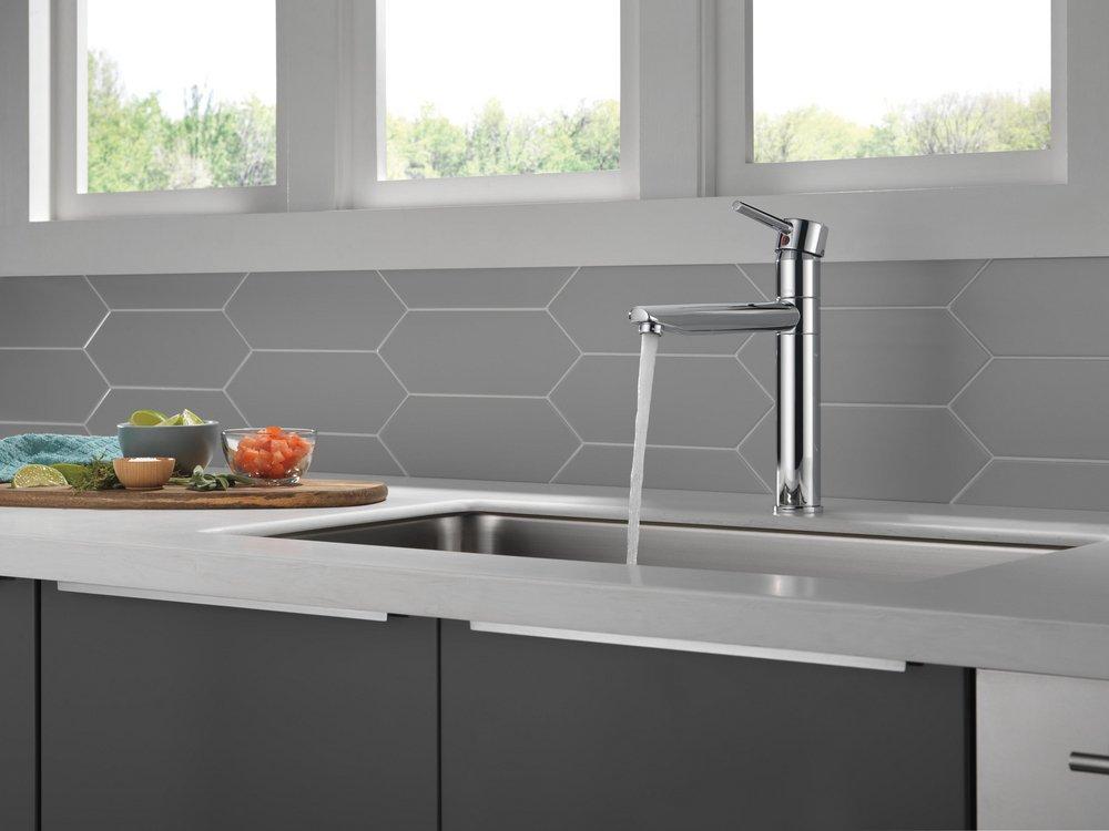 Delta Faucet Chrome Single Handle Kitchen Faucet 