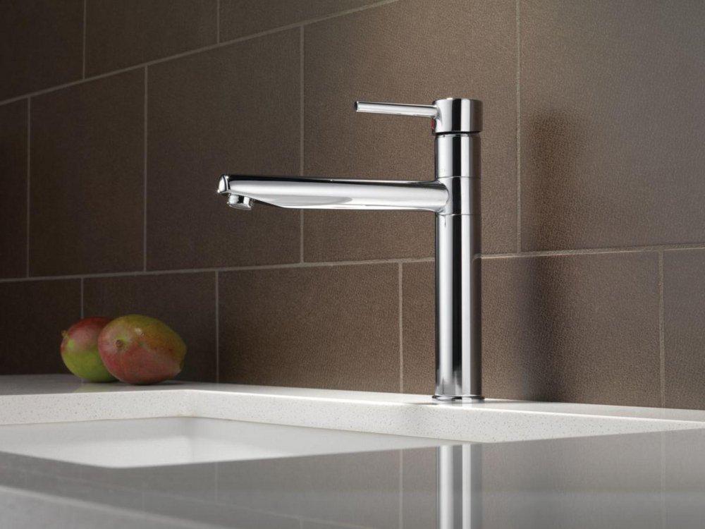 Delta Faucet Chrome Single Handle Kitchen Faucet 