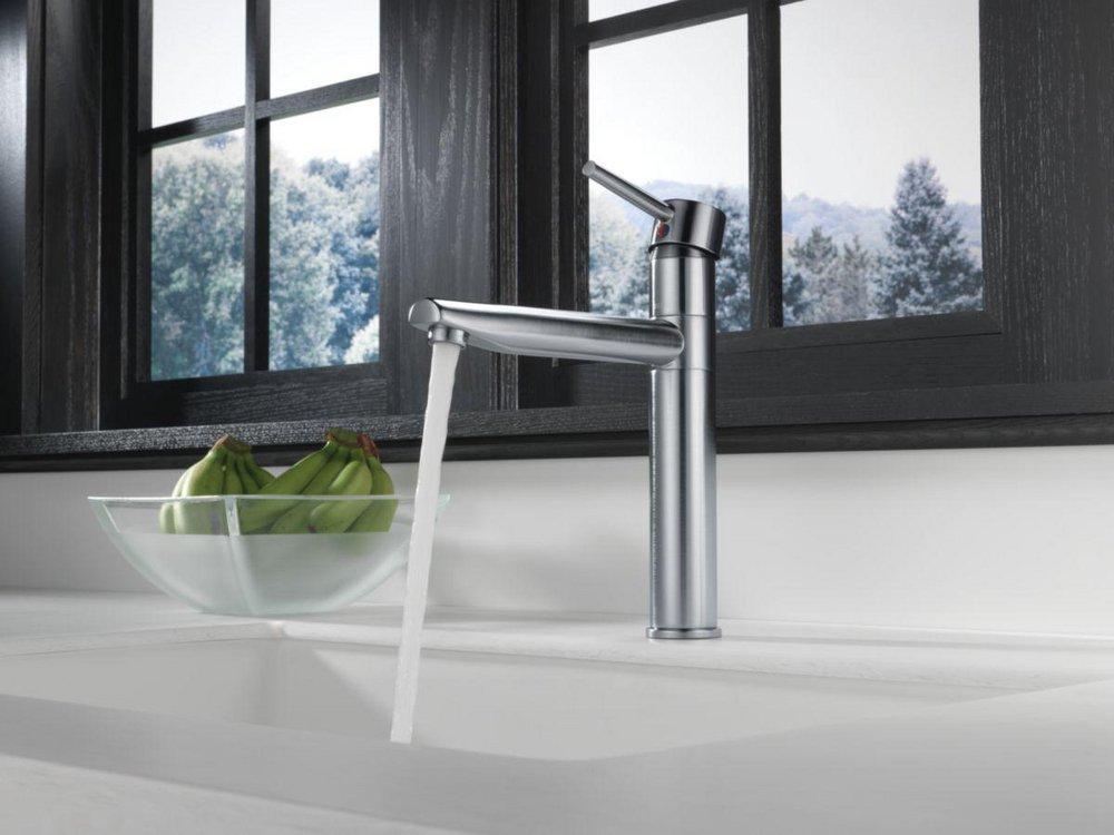 Delta Faucet Arctic Stainless Single Handle Kitchen Faucet 