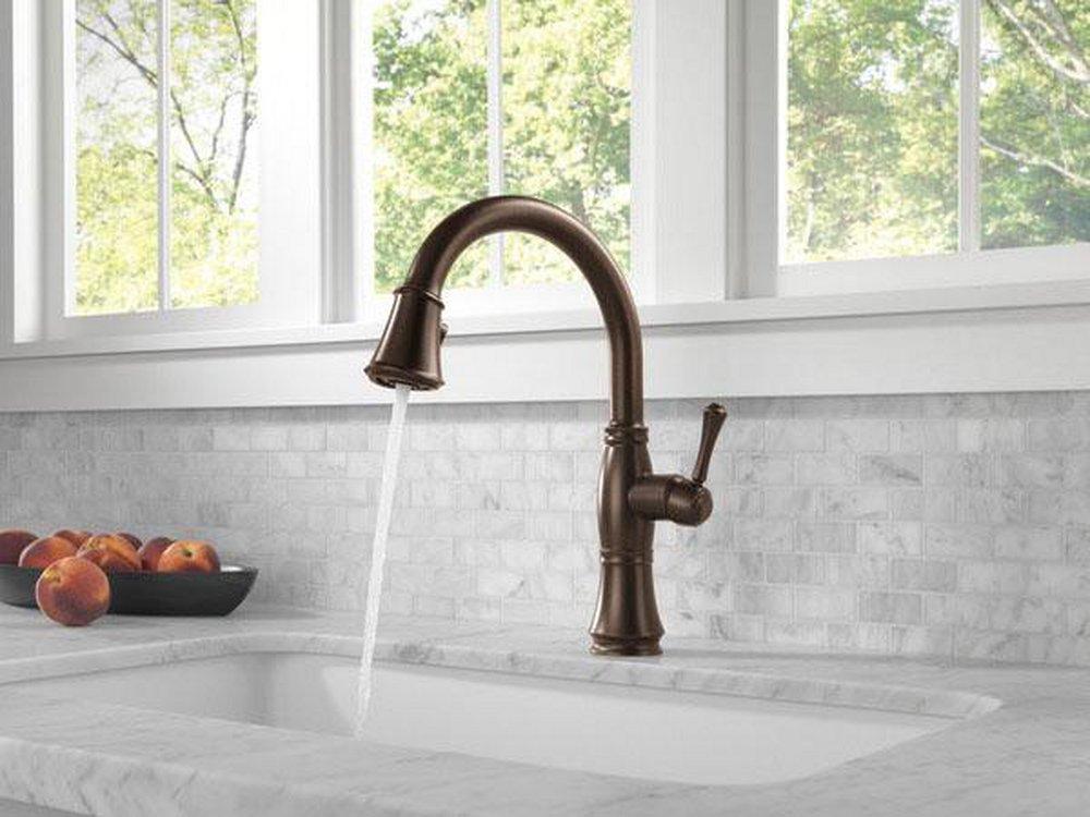 Delta Faucet Venetian Bronze Single Handle Pull Down Kitchen Faucet with Three-Function Spray, Magnetic Docking and ShieldSpray Technology 