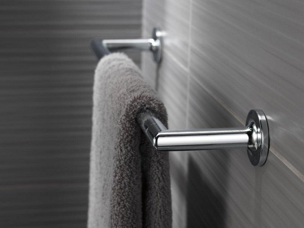 Brizo Matte Black 18 in. Towel Bar 