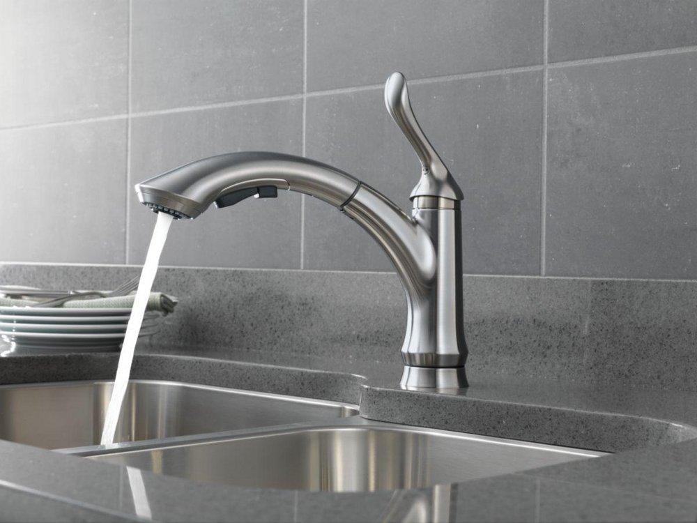 Delta Faucet Arctic Stainless Single Handle Pull Out Kitchen Faucet 