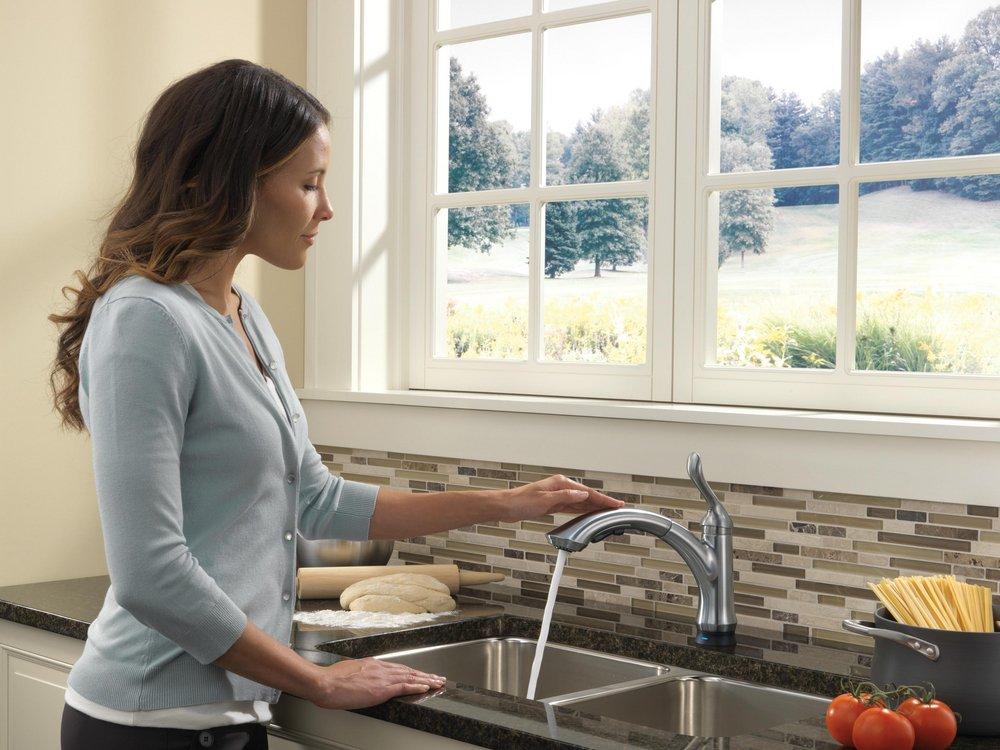 Delta Faucet Arctic Stainless Single Handle Pull Out Touch Activated Kitchen Faucet 