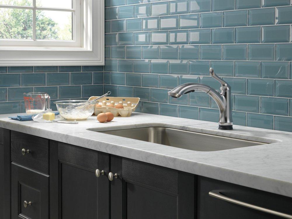 Delta Faucet Arctic Stainless Single Handle Pull Out Touch Activated Kitchen Faucet 