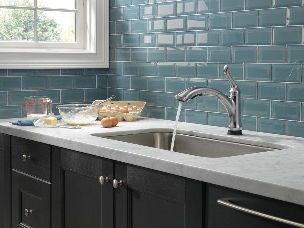 Delta Faucet Arctic Stainless Single Handle Pull Out Touch Activated Kitchen Faucet 