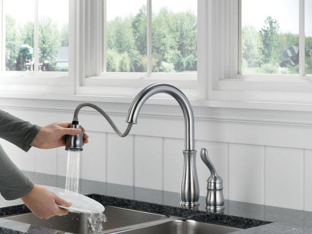 Delta Faucet Arctic Stainless Single Handle Pull Down Kitchen Faucet 