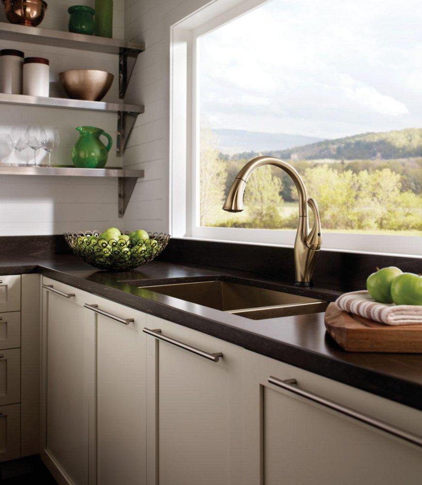 Delta Faucet Brilliance&reg; Champagne Bronze Single Handle Pull Down Touch Activated Kitchen Faucet 