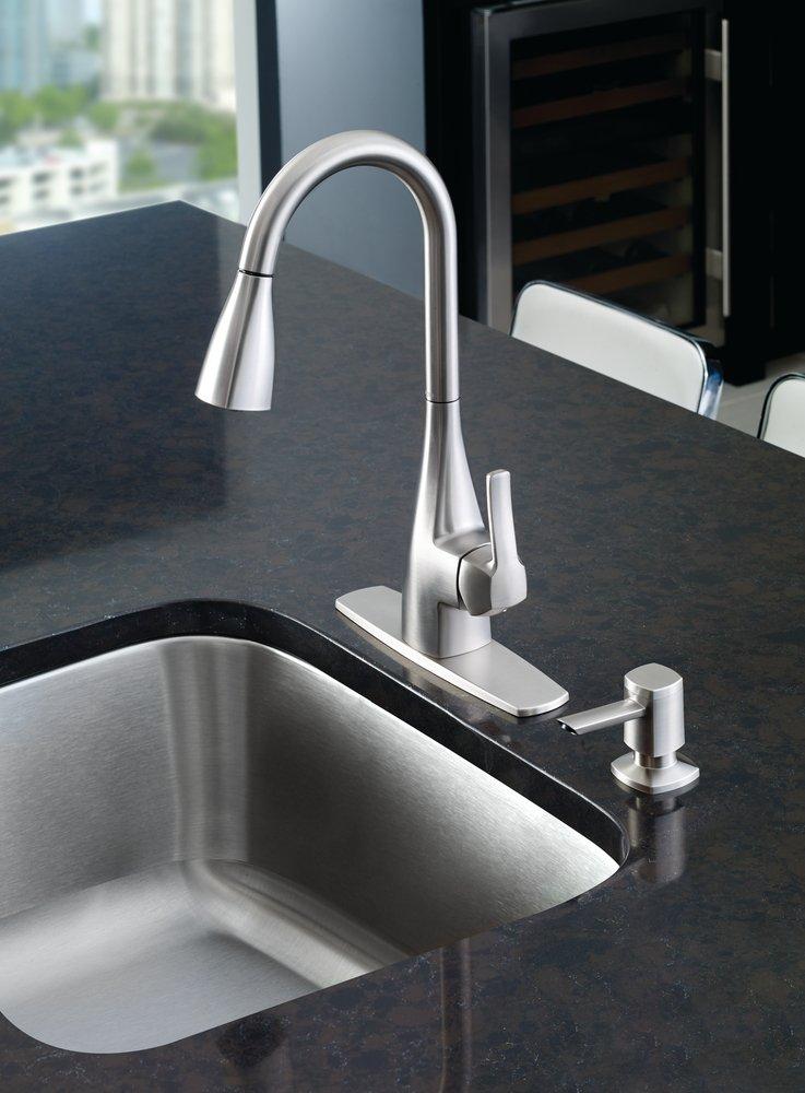 Moen Spot Resist&trade; Stainless Single Handle Pull Down Kitchen Faucet 