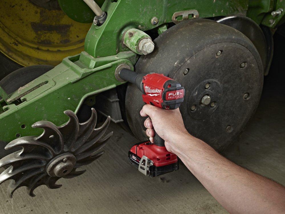 Milwaukee&reg; 18V Red Lithium Impact Wrench Kit with Friction Ring 