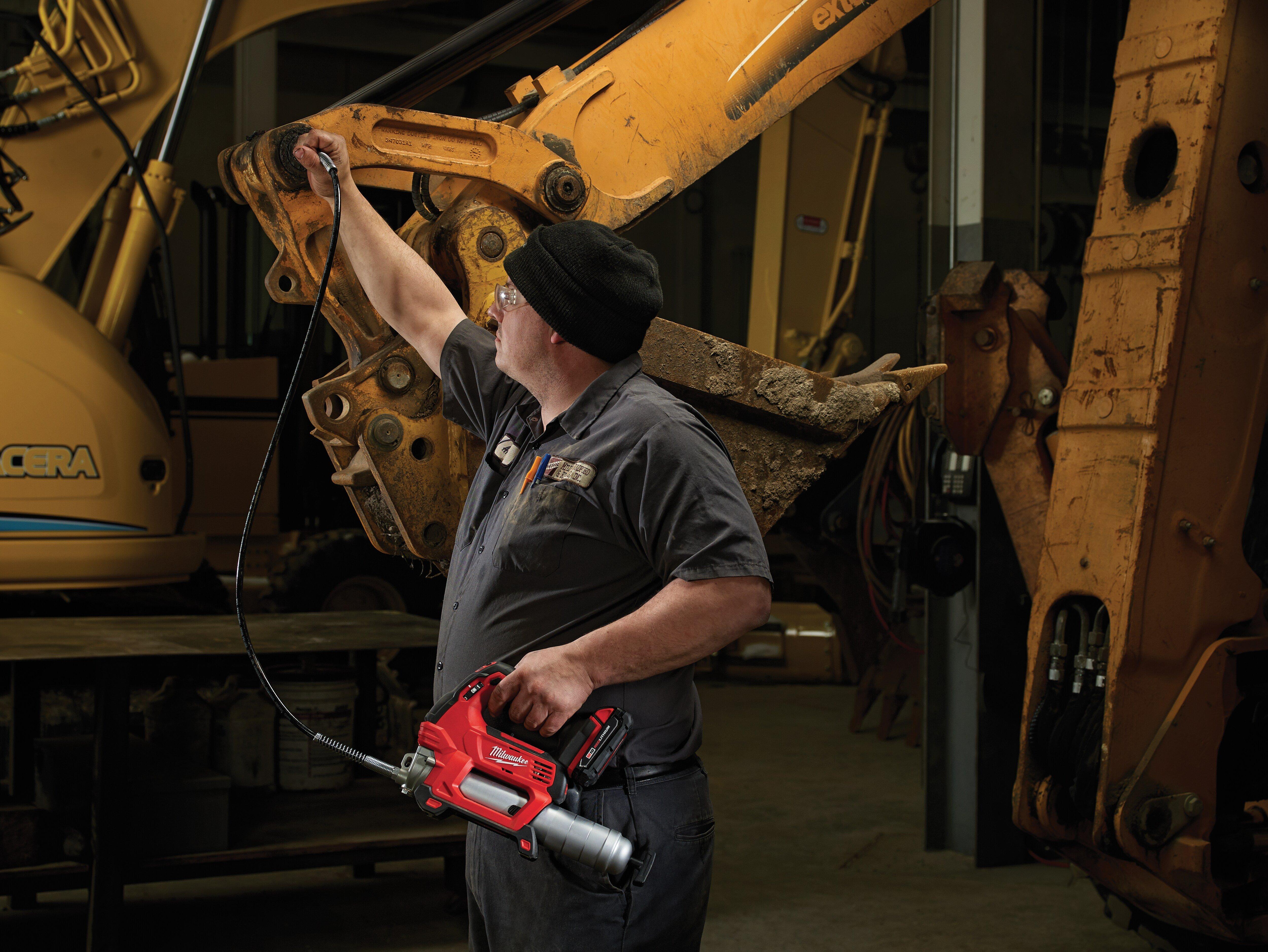 Milwaukee&reg; Red 2-Speed Grease Gun Kit 