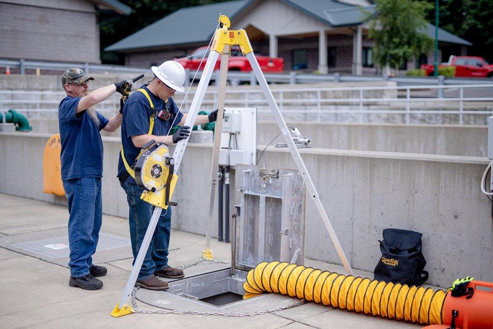 Guardian 310 lb. capacity 90 in. Aluminum Rescue and Retrieval System Kit Tripod 