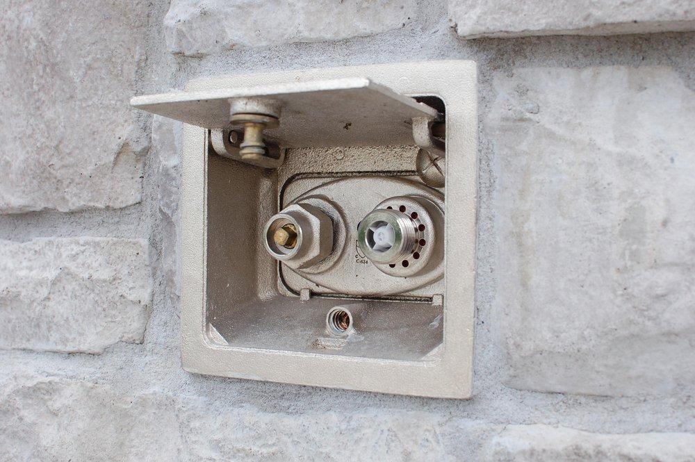 PRIER Products Satin Nickel Plated 1 x 3/4 in. Male Sweat x Female Sweat Heavy Commercial Self-Draining Anti-Siphon Wall Hydrant 