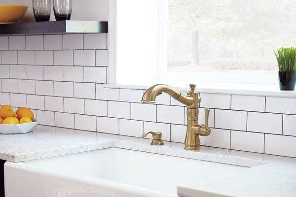 Delta Faucet Champagne Bronze Single Handle Pull Out Kitchen Faucet 