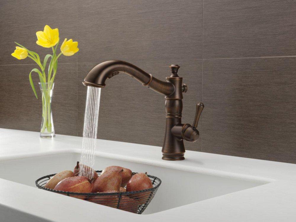 Delta Faucet Venetian Bronze Single Handle Pull Out Kitchen Faucet 