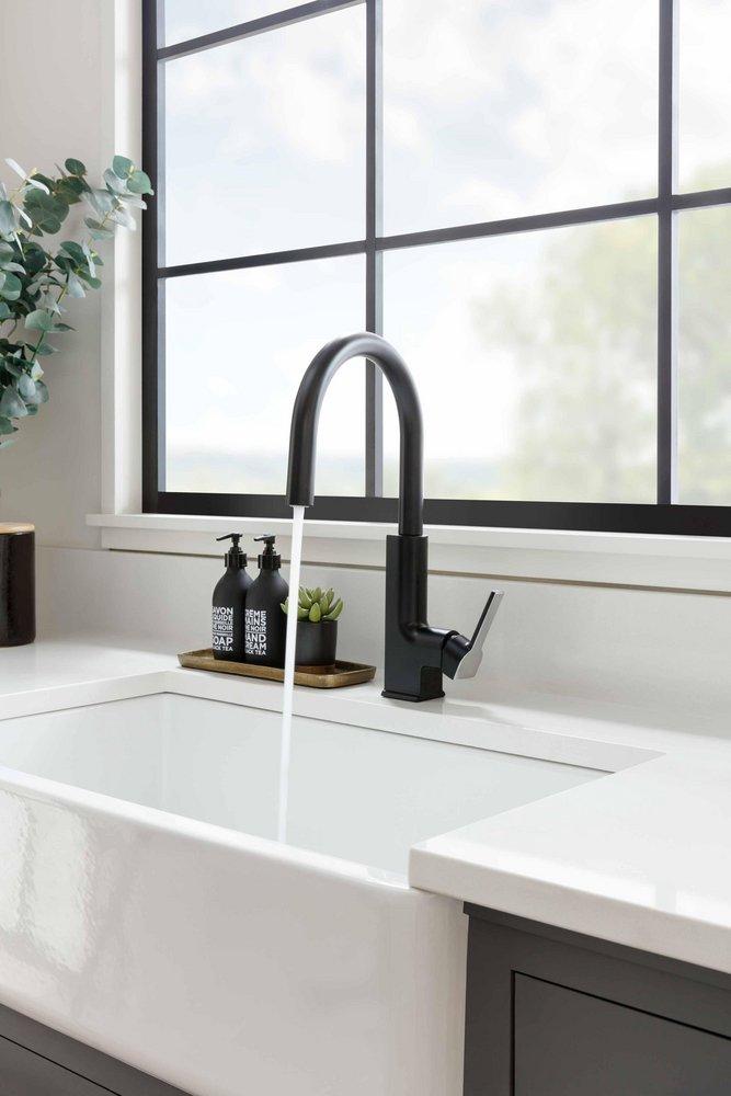 Moen Spot Resist Stainless Single Handle Pull Down Kitchen Faucet with Power Clean and Reflex Technology 