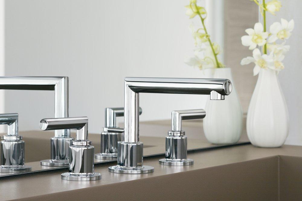Moen Chrome Two Handle Widespread Bathroom Sink Faucet 