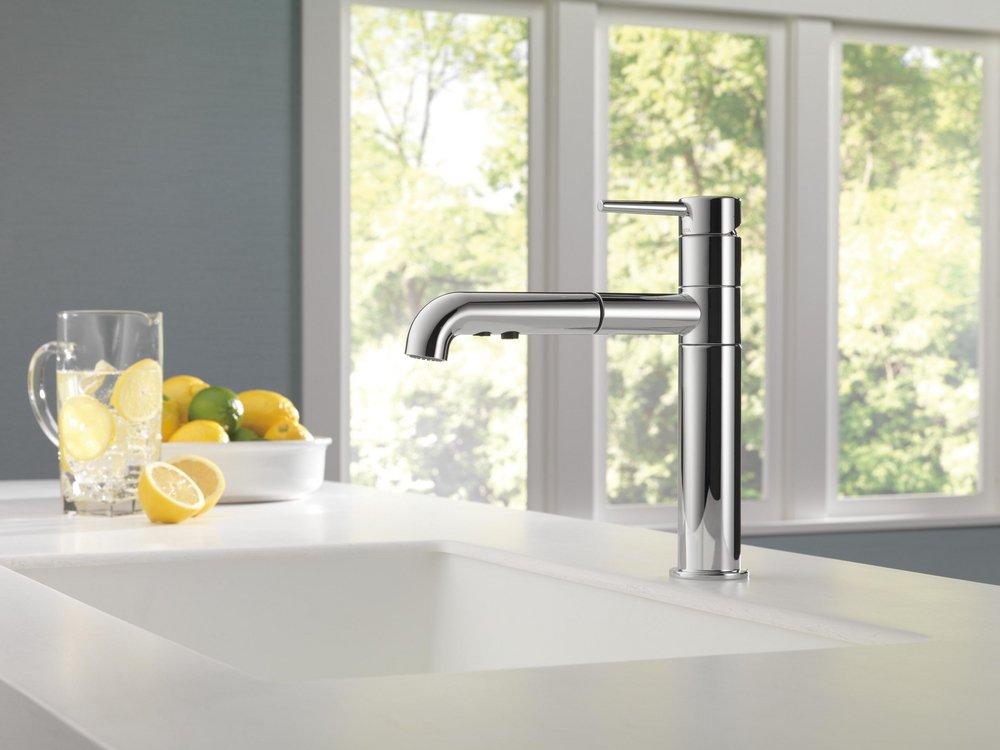 Delta Faucet Chrome Single Handle Pull Out Kitchen Faucet 